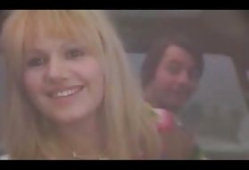 Klasický francúzsky film "žiadny problém" (1975) porno rokov vojny