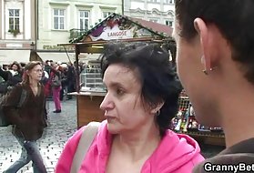 Staré mamy, cestovného ruchu, a skákanie na jeho vtáka granny plnej dĺžke porno filmy on-line