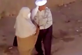 Porno krvácanie z starú babičku un petit chat skus chez les arabes lol hryzenie