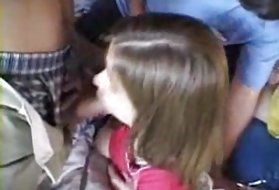 Cute teen zdvihol a dostane ústne tvár auto cute teen