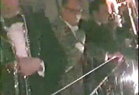 Dievčatá cicať cudzinci verejnosti, úprimný mardi gras dievčatá spoločnosti
