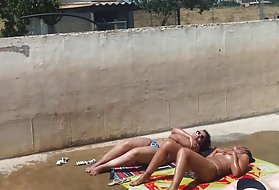 Videá, porno ruské dievčatá cum tri chytiť topless opaľovanie