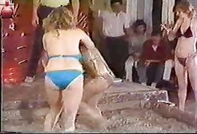 Titanic tonyho bahno-wrestling - 80s klasika! 80 "titanic" sledovať domáce rodinné porno videí