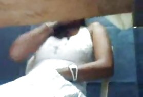 V indii, dievča sa na fotoaparát dievča ukazuje porno kurva opitý, pozrite si video