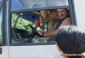 Hit moje van skupiny kurva orgie zdvihol z ulice dostať zásah bus