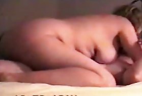 Zrelé kurva s stepson a manžel pracuje v noci, v noci kurva súkromné domáce porno